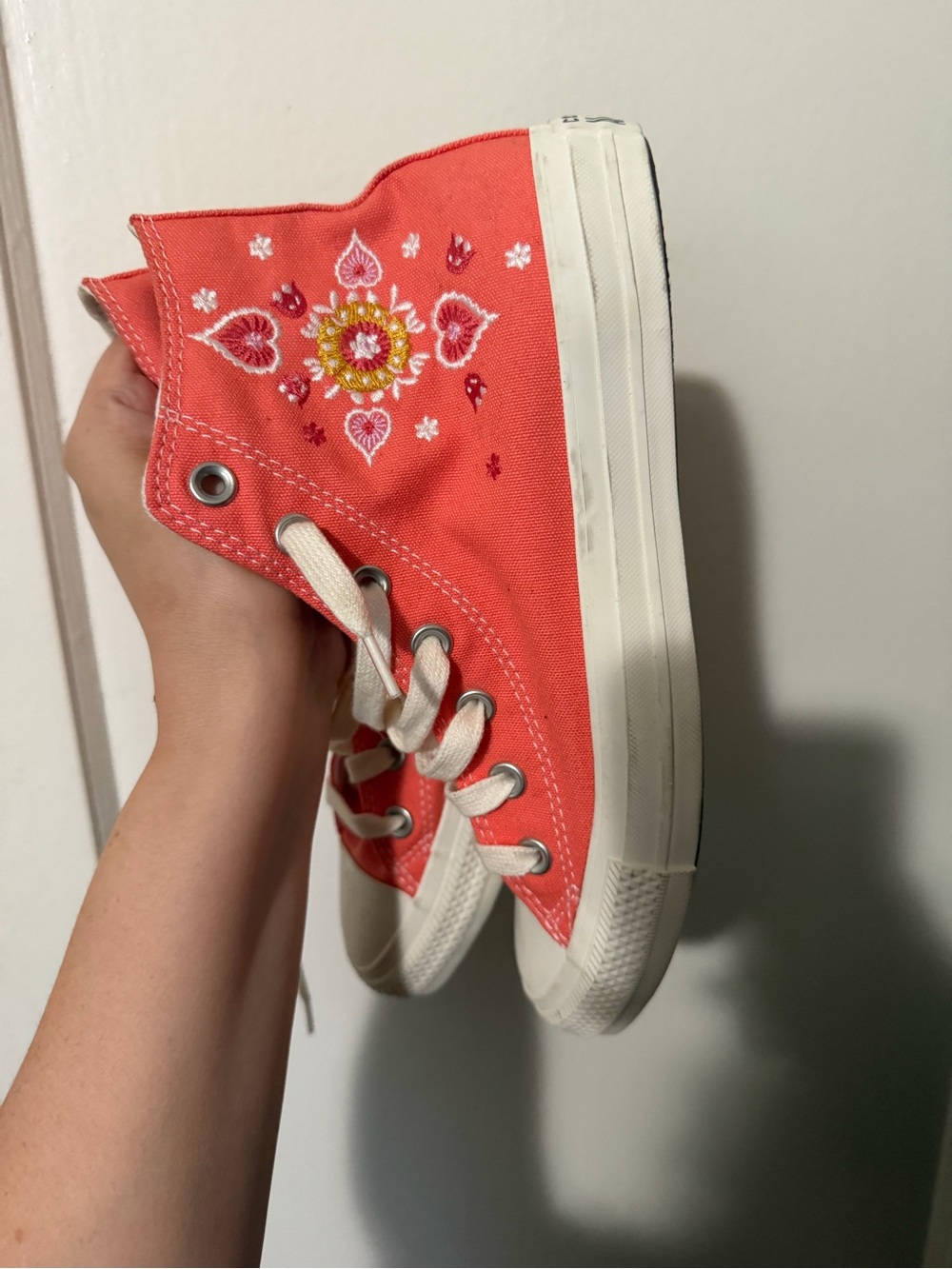 Converse Coral High-Top Sneakers with Floral Embroidery no box - Picture 5 of 8